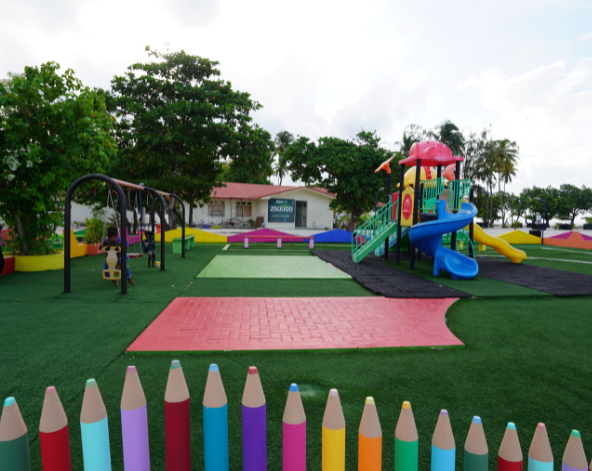 早餐後退房→回到機場島前往下個居民島→自由探索居民島