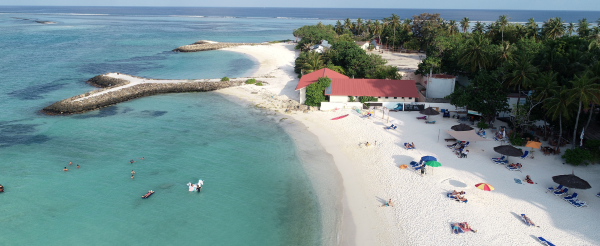 居民島全日自由活動(敬請自費參加拖曳傘、獨木舟等水上活動)