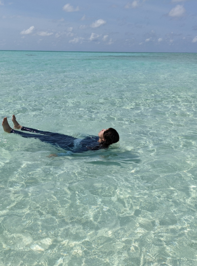經典出海Shark Bay-護士鯊共遊、魟魚觀賞、海豚巡弋、無人島沙洲 (活動午餐)→酒店內稍作休息→居民島上自由活動