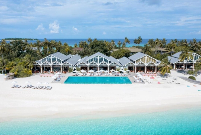 酒店早餐→前往機場島換乘水上飛機前往渡假島→渡假島上自由活動