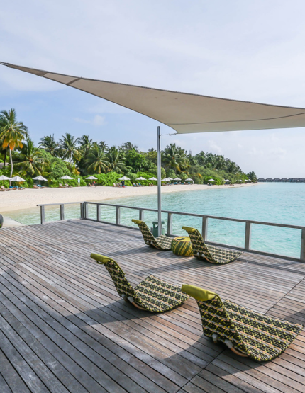 睡到自然醒→退房→島上自由散策→搭乘快艇返回馬列機場→飛往吉隆坡