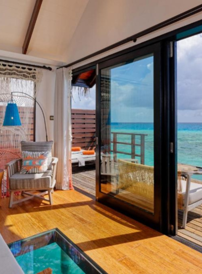 享用飯店早餐→自行前往新加坡機場→飛往馬列機場→快艇前往君樂渡假島