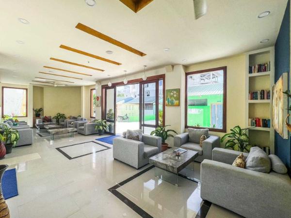 早餐後退房→自由活動→前往機場島→飛往吉隆坡(機上跨夜)