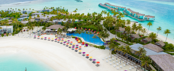 居民島自由探索 (或可自費參加體驗潛水、水上活動、舒壓按摩)→退房→前往機場轉乘快艇前往度假島→一島一飯店渡假村自由活動 (HB早晚餐)