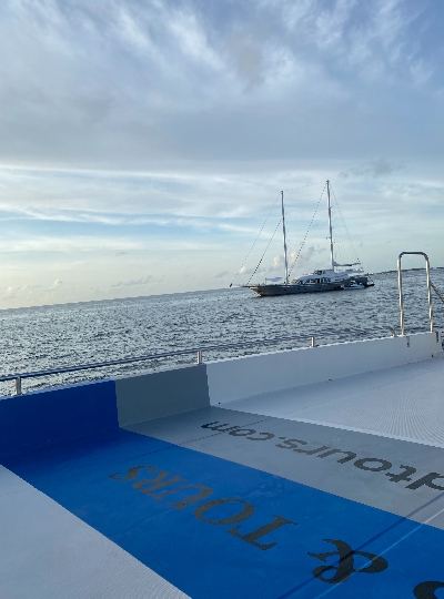 經典半日出海行程(環礁雙浮潛點/活動午餐)→返回房間休息→日落出海釣魚→酒店晚餐