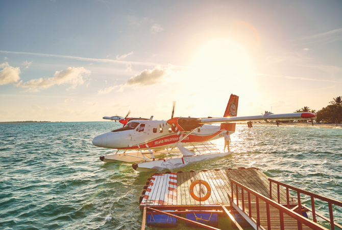 早餐後退房→前往機場島→搭乘水上飛機前往渡假村→渡假村內自由活動