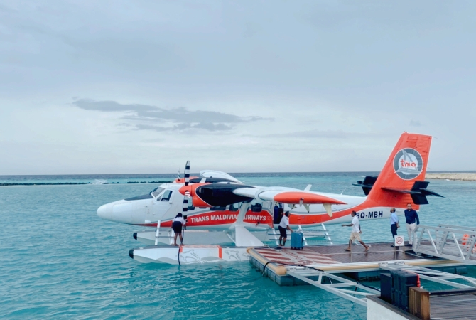 早餐後退房→返回機場換成水上飛機前往渡假村→渡假村內自由活動(FB PLUS 餐飲計畫)