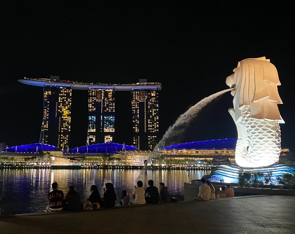 早餐後退房→自由活動→前往馬列機場→新加坡(機上跨夜)