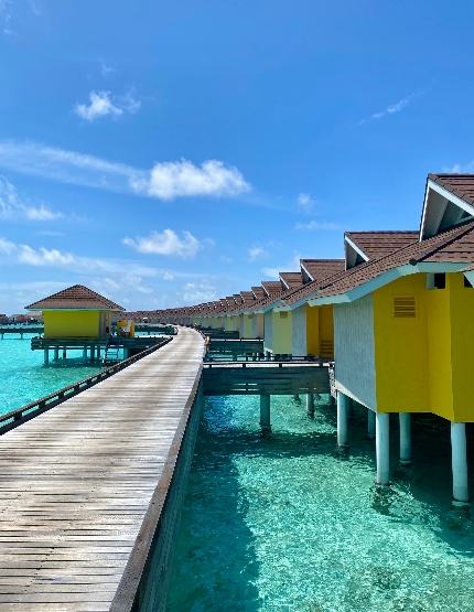 渡假島自由活動 (泳池水上屋、FB+用餐軟性飲料)