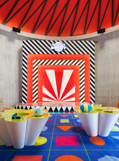 早餐後退房→自由活動→搭乘快艇前往機場島→飛往轉機地