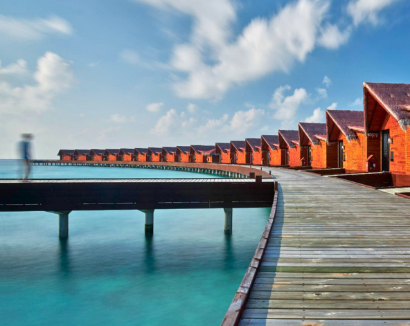自由活動→前往機場島換乘快艇前往渡假村→入住瀉湖水上屋→渡假村自由活動(HB早晚餐)