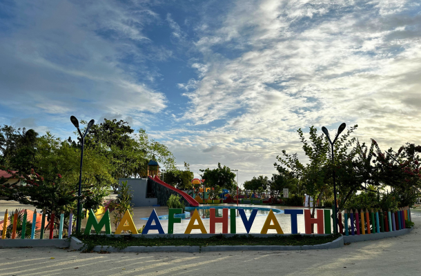 退房→馬列機場→快艇前往居民島→居民島自由活動→可搭配美食地圖自由探索居民島