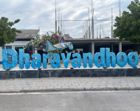 早餐後退房→回到機場島前往下個居民島→島上自由活動(自行探索島上餐點)