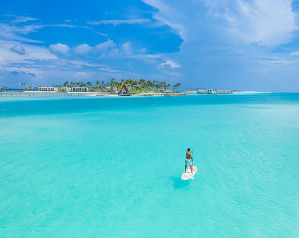 早餐後退房→自由活動→搭乘快艇前往機場島→吉隆坡(機上跨夜)