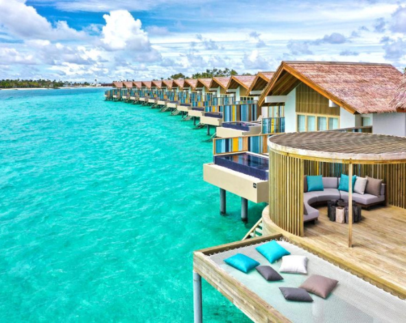 早餐後退房→自由活動→搭乘快艇前往機場島→吉隆坡(機上跨夜)