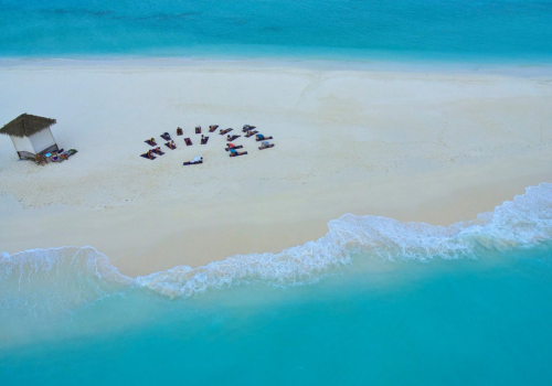 自由活動→前往機場島換乘水上飛機前往度假島→度假島自由活動(HB早晚餐)