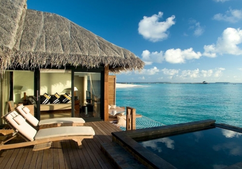 馬列機場→國內航班→一島一飯店水上屋自由活動 (AI 餐飲酒水全包方案)