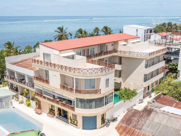 台北→吉隆坡→馬列機場→快艇前往居民島