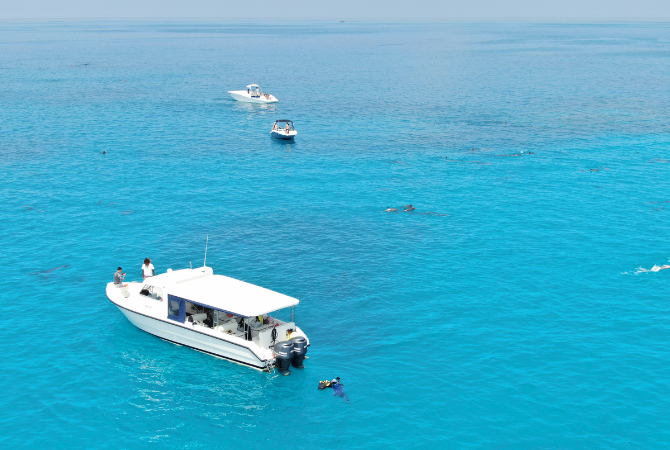 退房→馬列機場→快艇前往居民島→居民島自由活動→可搭配美食地圖自由探索居民島