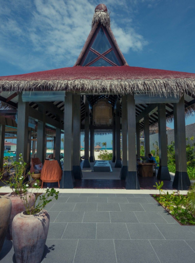 自由活動→前往機場島換乘快艇前往渡假村→入住瀉湖水上屋→渡假村自由活動(HB早晚餐)