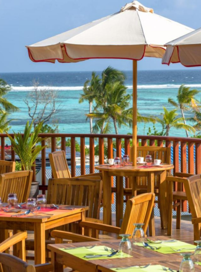 早餐後退房→居民島上自由活動→回到機場島→飛往轉機地