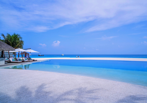 睡到自然醒→退房→島上自由散策→搭乘快艇返回馬列機場→飛往吉隆坡