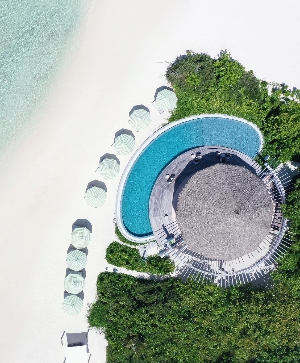 馬爾地夫旅遊推薦-法式優雅艾美酒店。熱情居民島出海。蜜月PLUS首選八日
