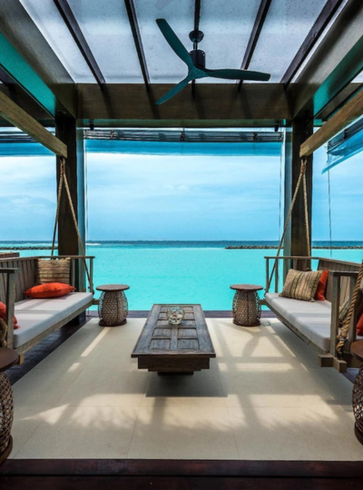 早餐後退房→前往機場島換乘快艇前往渡假村→渡假村自由活動