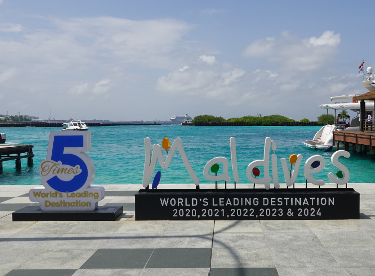 桃園→抵達吉隆坡機場→自行前往第二航廈轉機→飛往馬列→出關後搭乘快艇前往居民島