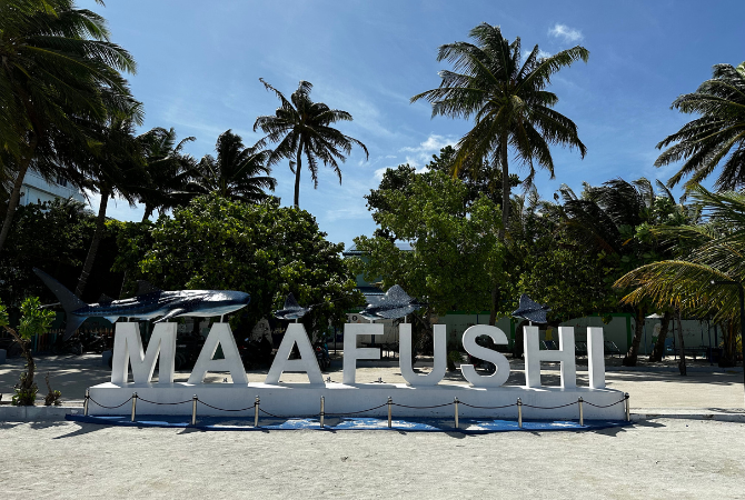 台北→抵達吉隆坡第一航廈→轉乘機場捷運至第二航廈→馬列機場→快艇前往居民島